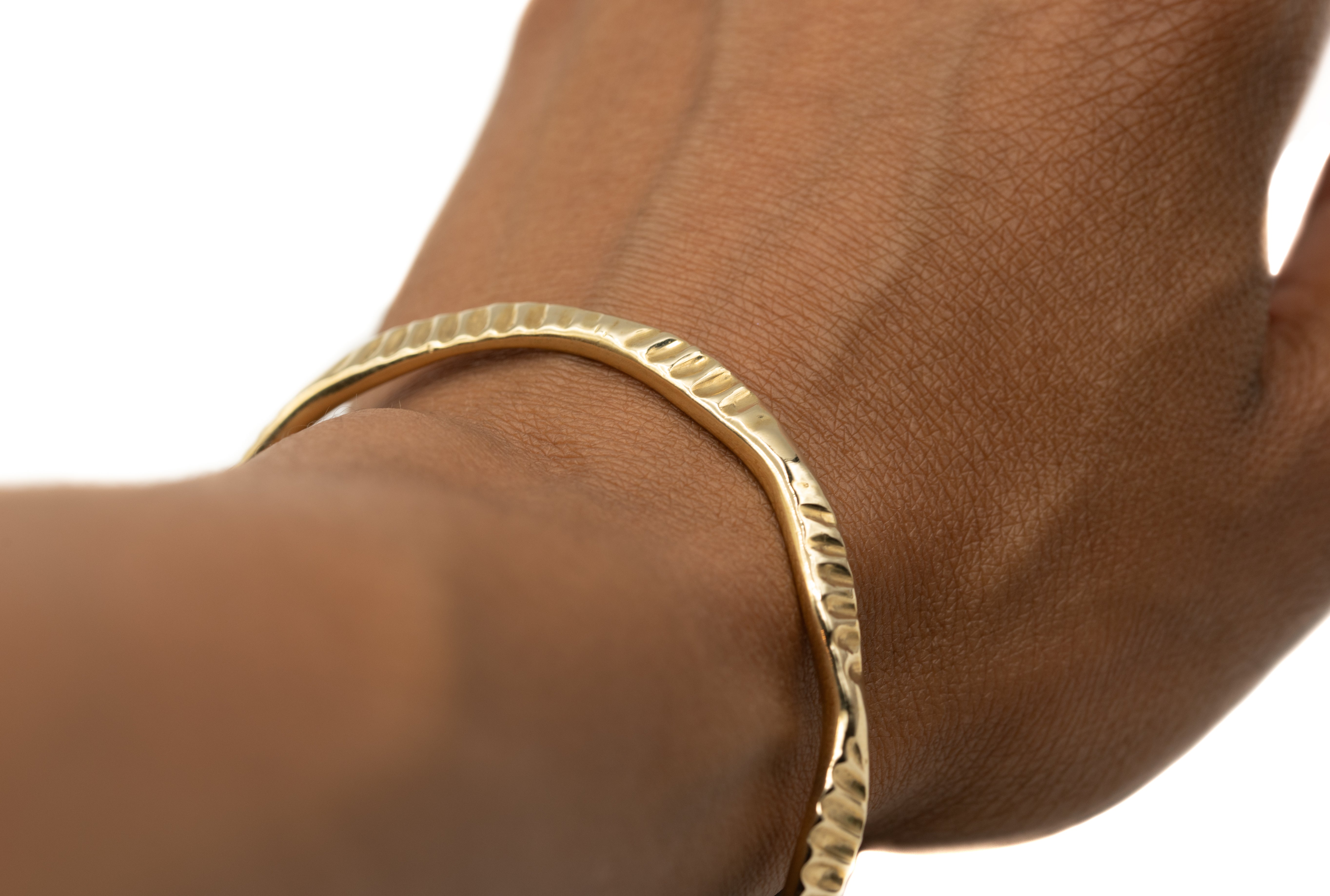 SOLID GOLD SCALLOP CUFF